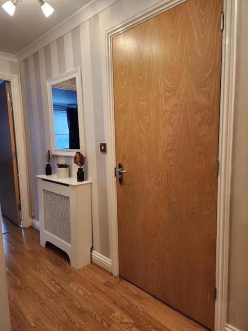 Spacious Ground Floor 2 Bedroom 2 Bathroom Flat In Hatfield Near Hertfordshire University Private Car Park Sleeps 5-6 Exterior foto