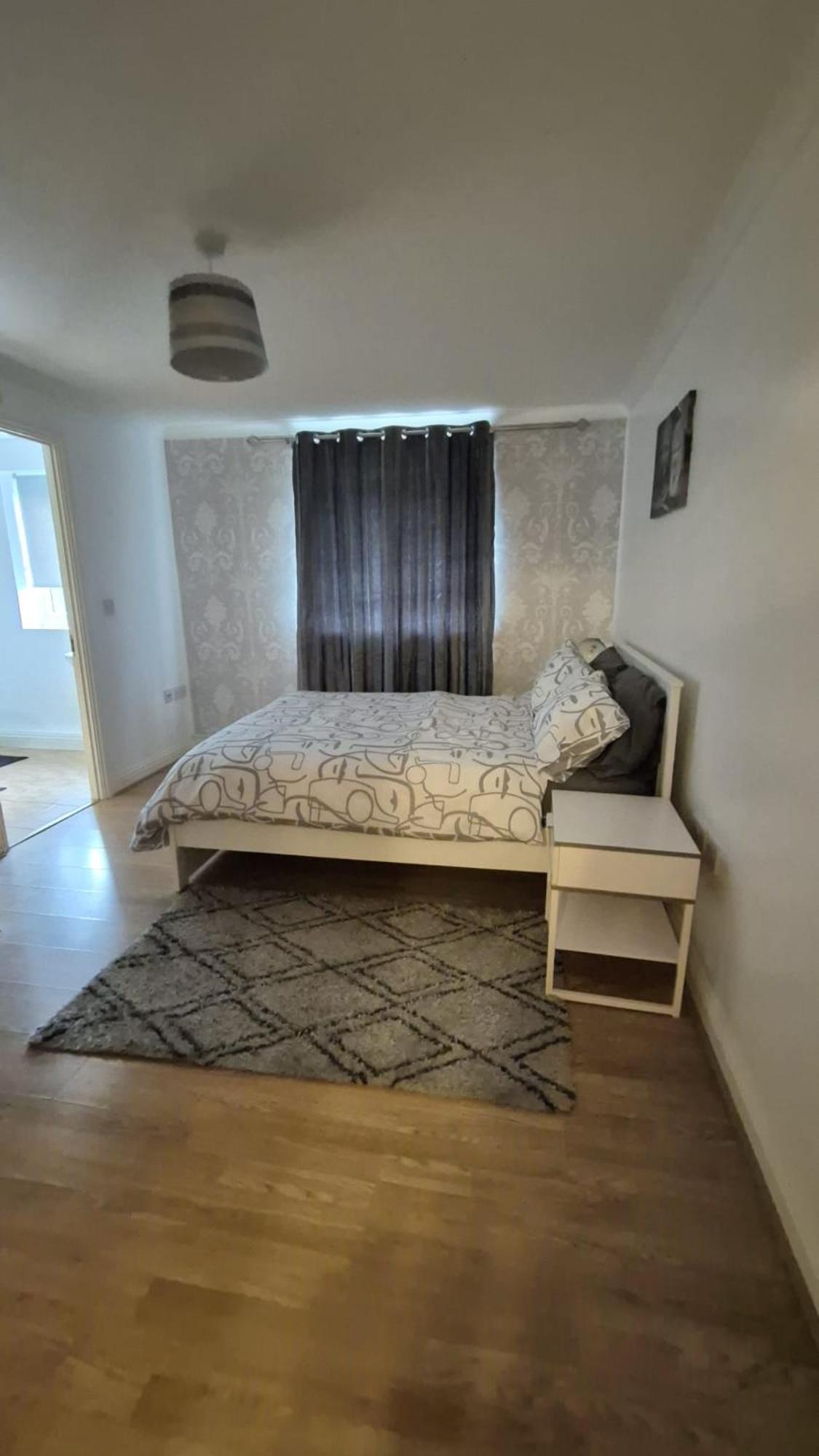 Spacious Ground Floor 2 Bedroom 2 Bathroom Flat In Hatfield Near Hertfordshire University Private Car Park Sleeps 5-6 Exterior foto