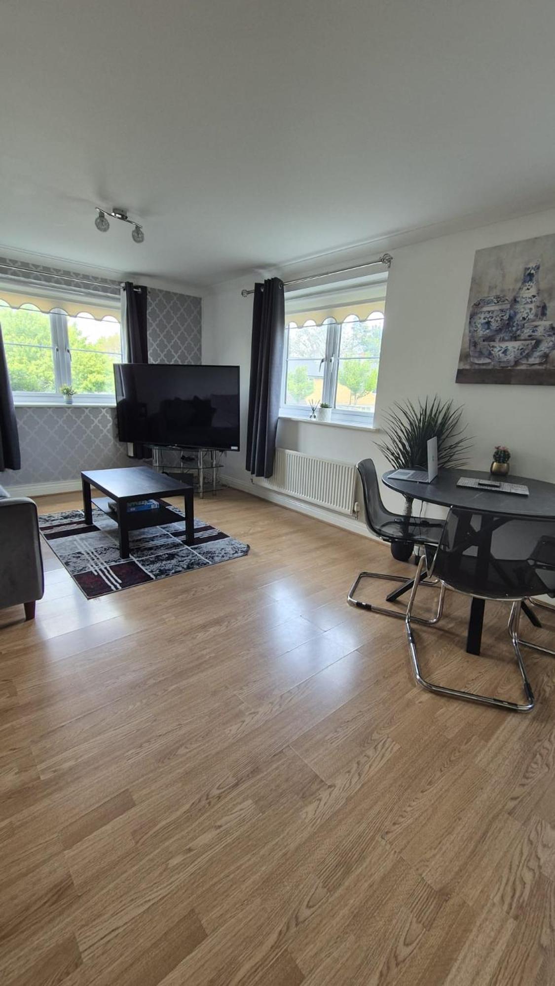 Spacious Ground Floor 2 Bedroom 2 Bathroom Flat In Hatfield Near Hertfordshire University Private Car Park Sleeps 5-6 Exterior foto