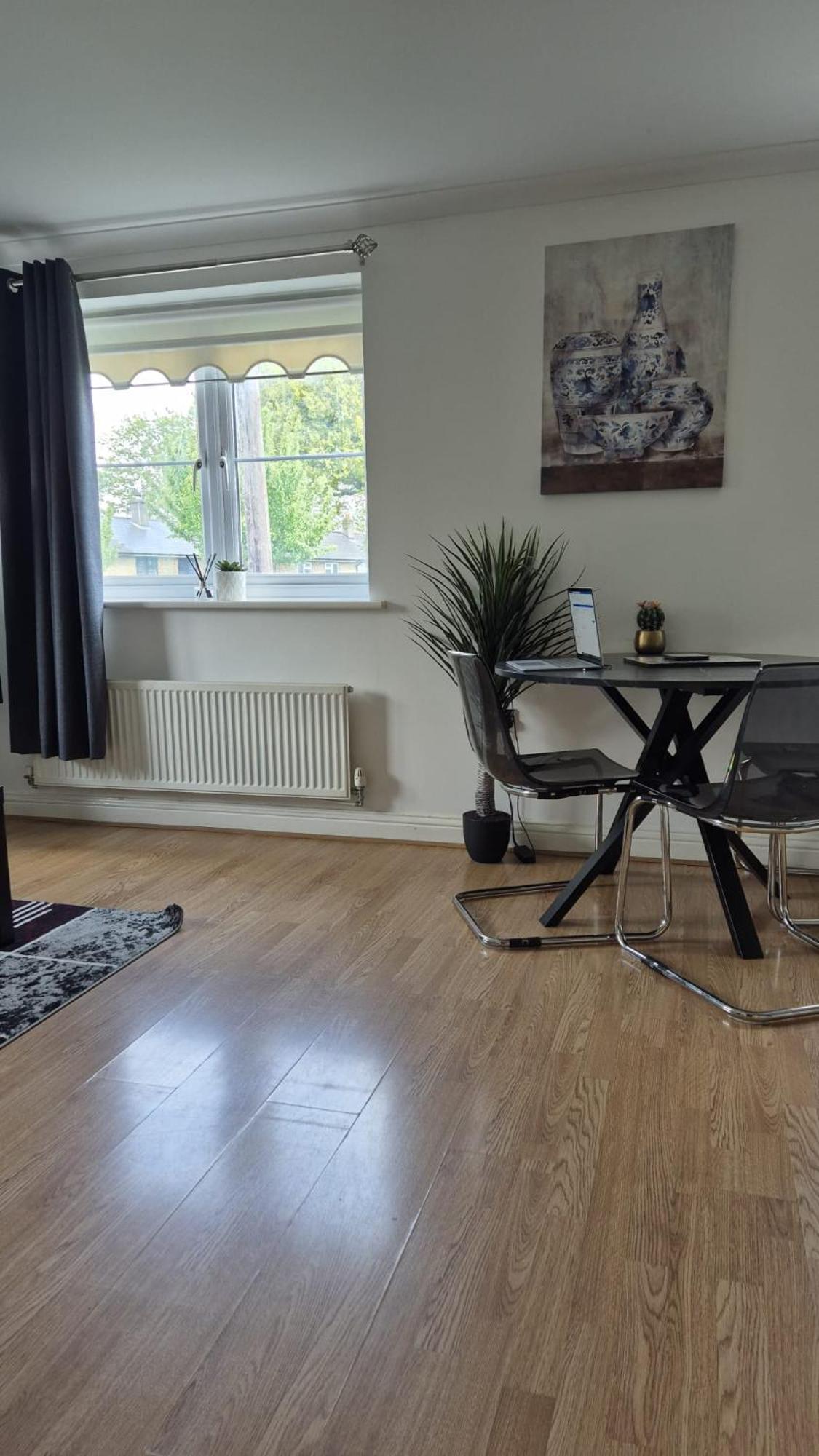 Spacious Ground Floor 2 Bedroom 2 Bathroom Flat In Hatfield Near Hertfordshire University Private Car Park Sleeps 5-6 Exterior foto