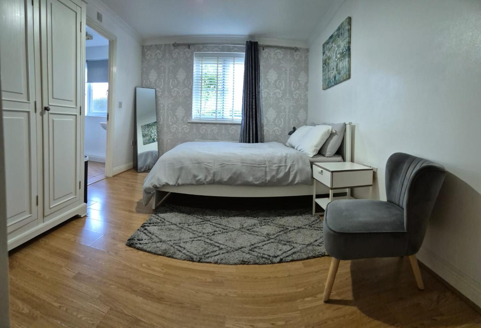 Spacious Ground Floor 2 Bedroom 2 Bathroom Flat In Hatfield Near Hertfordshire University Private Car Park Sleeps 5-6 Exterior foto